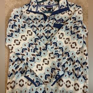 Patagonia pullover size medium